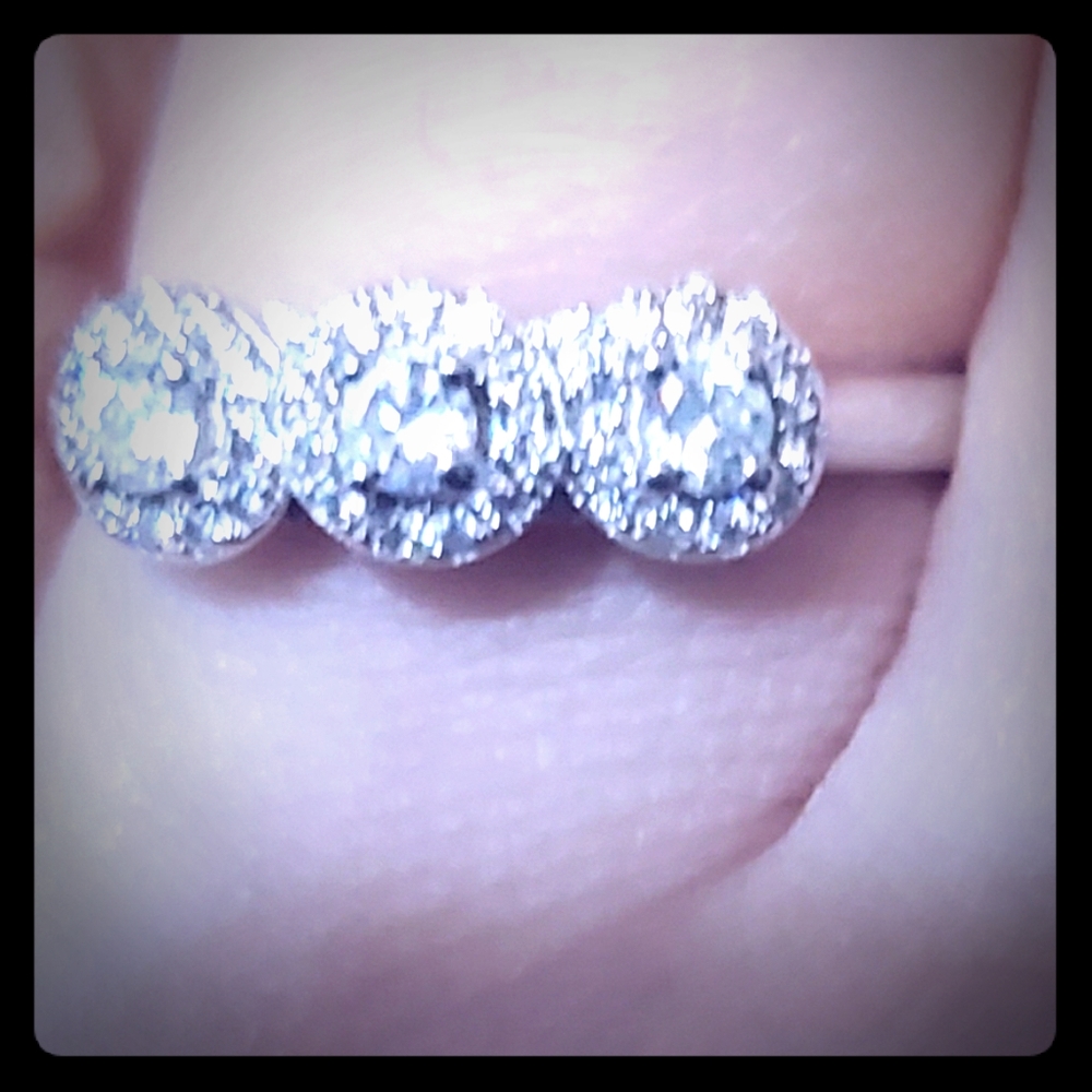 3 stone cubic zircona ring